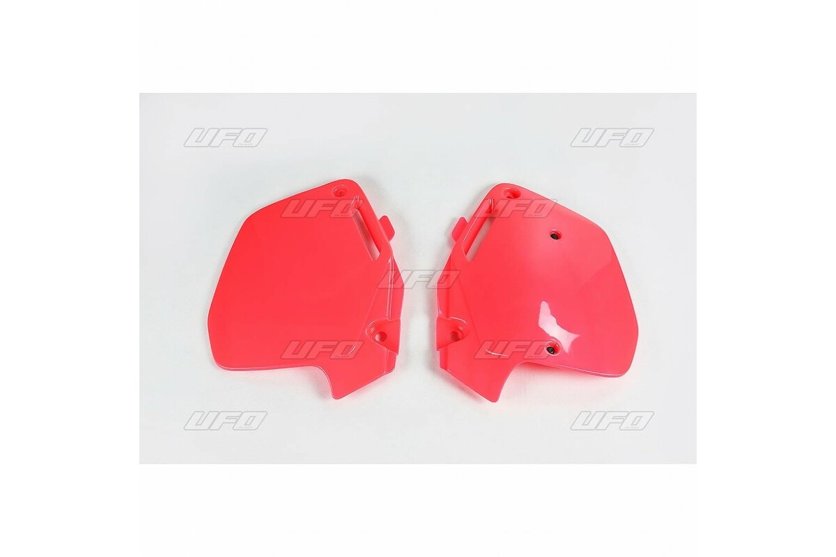 Plaques latérales UFO