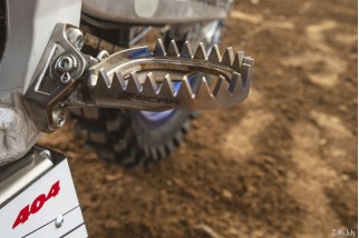 Support de repose-pieds SCAR titane