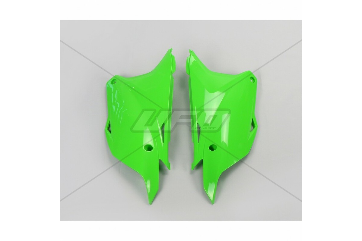 Plaques latérales UFO