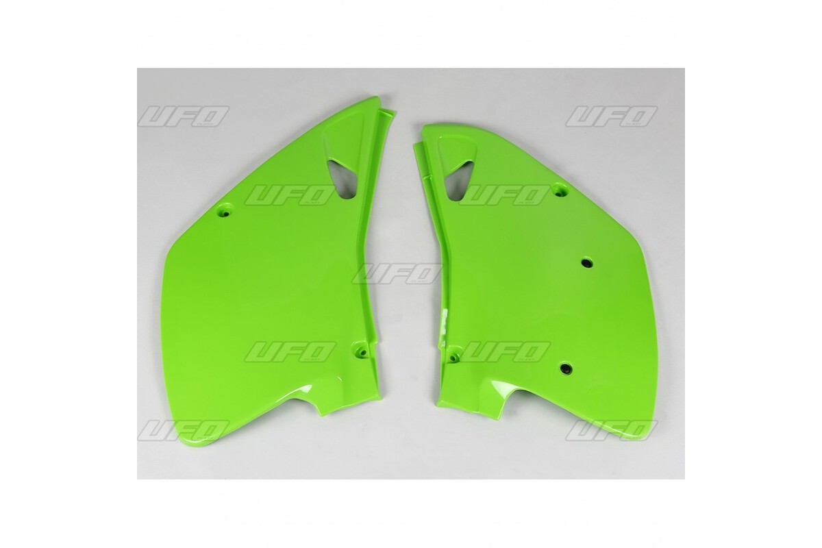 Plaques latérales UFO