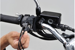 Alimentation USB type A DAYTONA Slim (2 entrées) - guidons Ø22,2/25,4