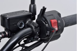 Alimentation USB type C DAYTONA Slim plastique - guidons Ø22,2/25,4