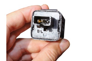 HIGHSIDER smart Flasher relay, electronic 12 V, narrow 3-way plug with 2 pins