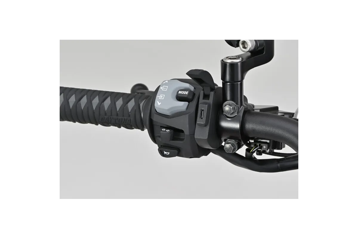 Alimentation USB type C DAYTONA Slim aluminium - guidons Ø22,2/25,4