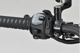 Alimentation USB type C DAYTONA Slim aluminium - guidons Ø22,2/25,4