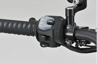 Alimentation USB type C DAYTONA Slim aluminium - guidons Ø22,2/25,4