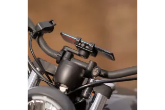 Kit pour moto avec collier de serrage universel