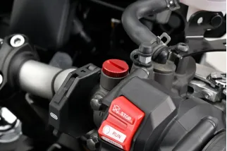 MIRROR PLUG BOLT RD LEFT