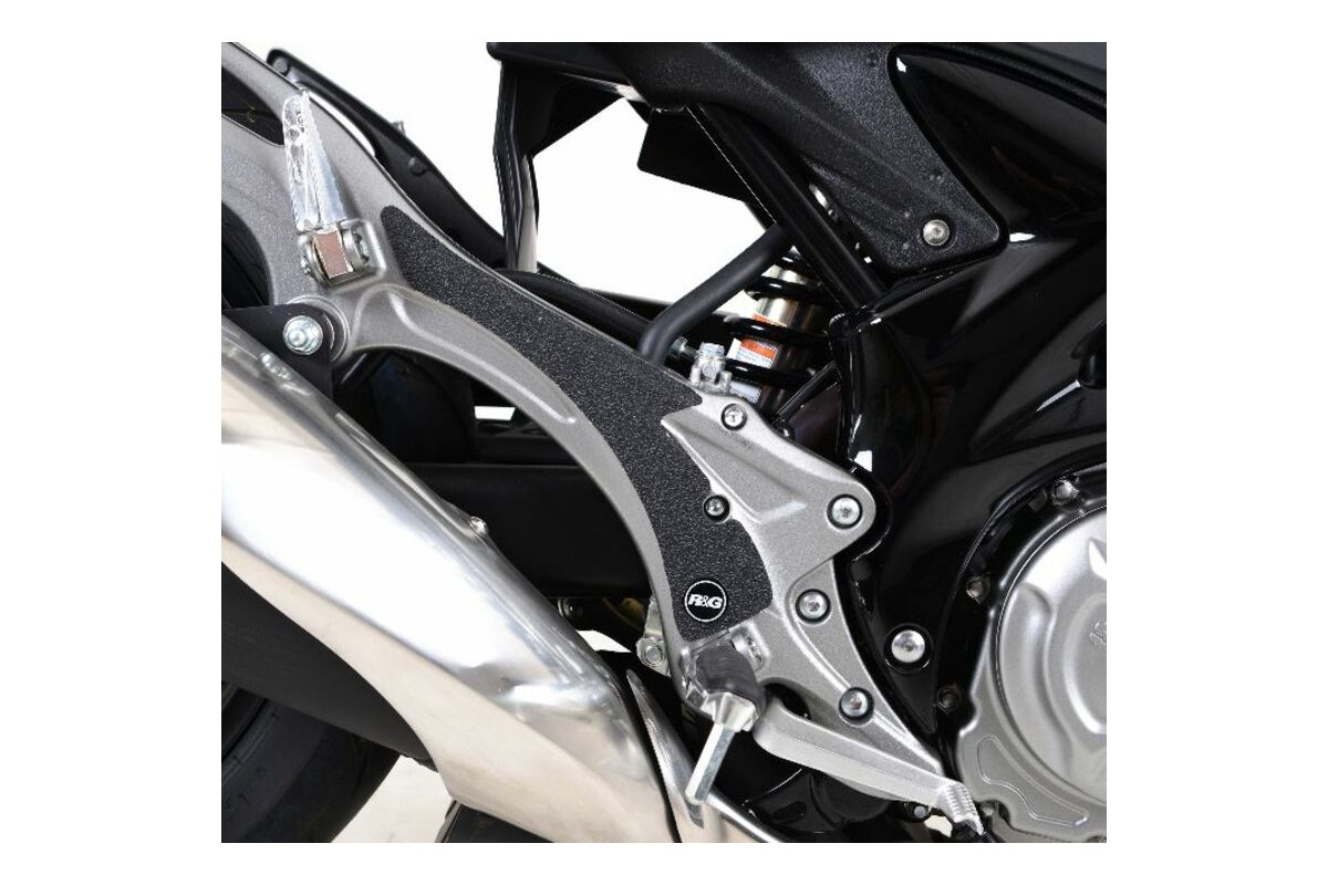 Adhésif anti-frottement R&G RACING platine repose-pieds noir 2 pièces Suzuki Gladius SFV 650