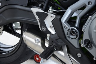 Adhésif anti-frottement R&G RACING platine talon noir (2 pièces) Kawasaki Z650