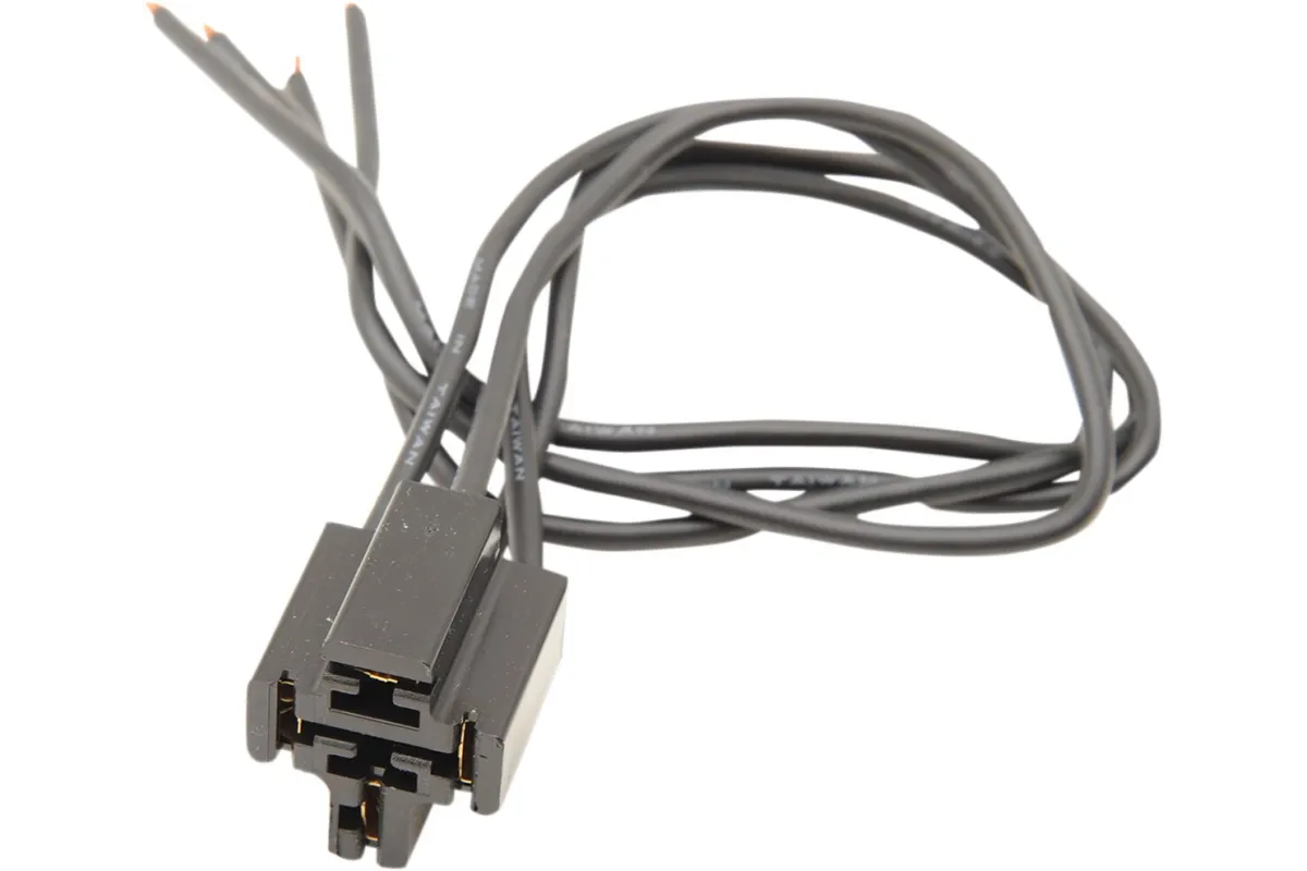 RELAY PLUG W/BLACK WIRE