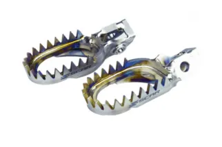 Repose-pieds SCAR anti-boue titane