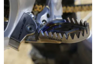 Support de repose-pieds SCAR titane