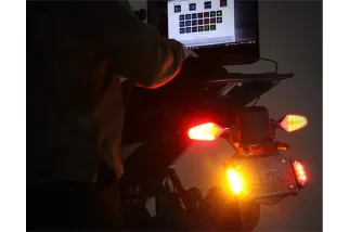 Clignotants intelligents DENALI T3-S™ et feux de jour pour motos – Arrière